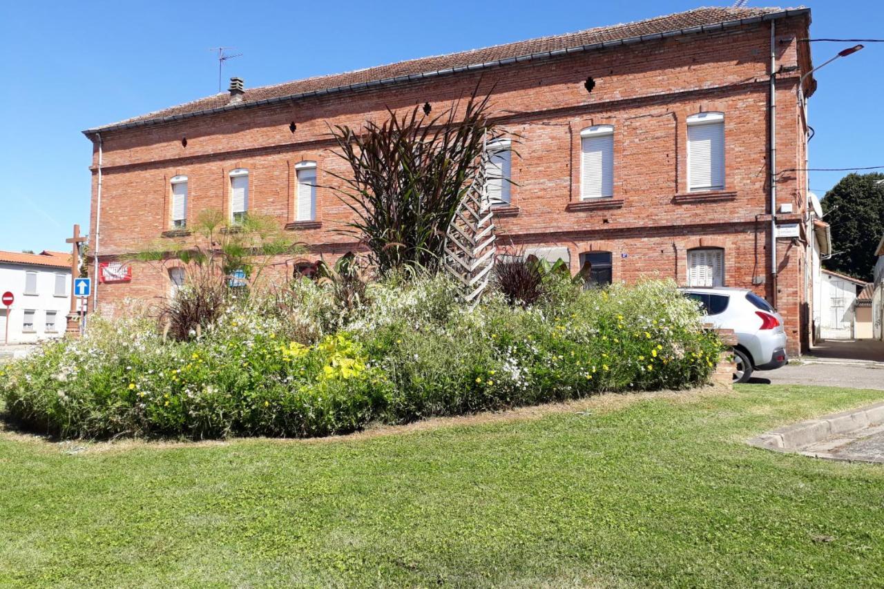 Atypique - 2 Chambres Avec Salles De Bains, Cuisine Equipee, Parking Gratuit Castelsarrasin Buitenkant foto